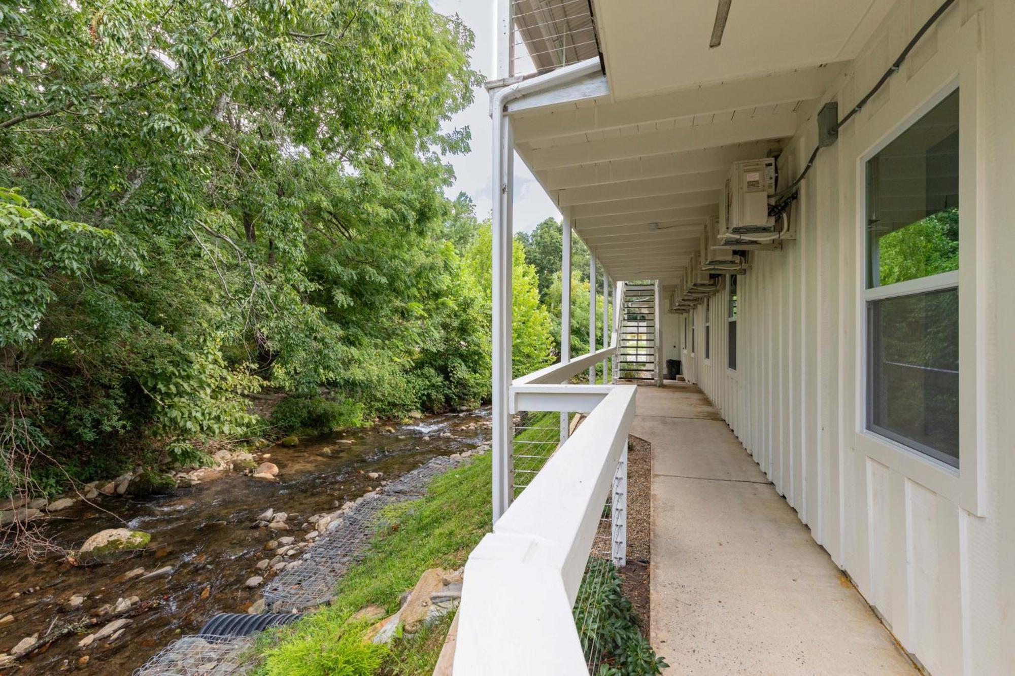The Dogwood Motel Maggie Valley Exterior photo